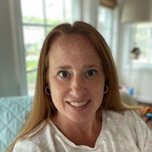 Meet your Posher, Lora